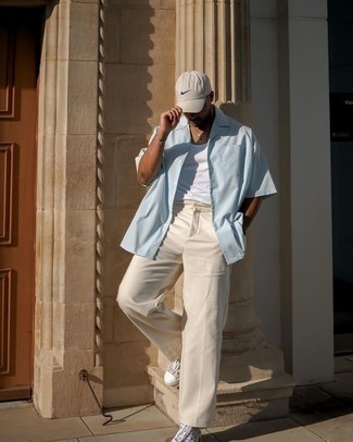 Beige Baseball Cap Outfits For Men: If you prefer comfort dressing, why not dress in a light blue short sleeve shirt and a beige baseball cap? To add some extra fanciness to this look, introduce a pair of grey print canvas high top sneakers to the equation.