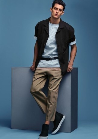 Tan Tank Outfits For Men: If you’re a jeans-and-a-tee kind of dresser, you'll like this basic pairing of a tan tank and khaki chinos. If you're wondering how to finish off, a pair of black canvas high top sneakers is a fail-safe option.