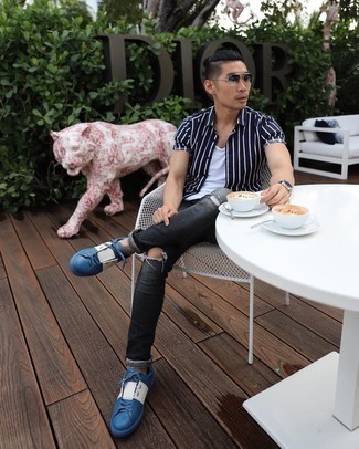 Blue Leather Low Top Sneakers Outfits For Men: This combination of a navy and white vertical striped short sleeve shirt and charcoal ripped jeans is great for casual situations. To introduce a bit of fanciness to your getup, opt for a pair of blue leather low top sneakers.