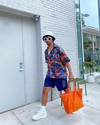 Orange Canvas Tote Bag Outfits For Men: Consider pairing a blue print short sleeve shirt with an orange canvas tote bag to pull together a street style and stylish outfit. White athletic shoes are the simplest way to punch up this getup.