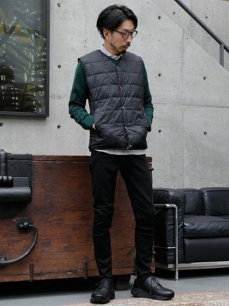 Black Derby Shoes with Gilet Outfits: 