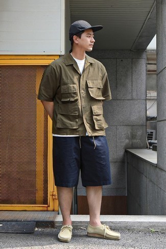 Navy Shorts Outfits For Men: 