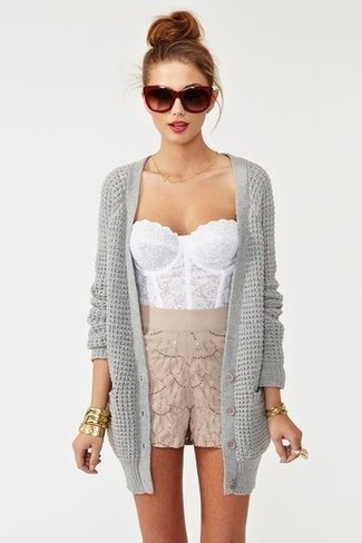 Beige Lace Shorts Outfits For Women: 