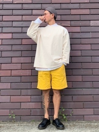 Mustard Shorts Outfits For Men: 
