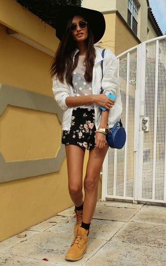 Black Floral Shorts Outfits For Women: 