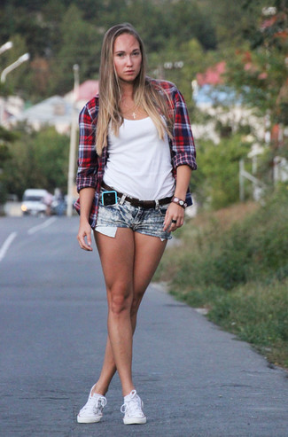 Grey Denim Shorts Outfits For Women: 