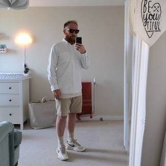 Beige Shorts Outfits For Men: 