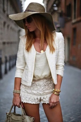 Beige Lace Shorts Outfits For Women: 