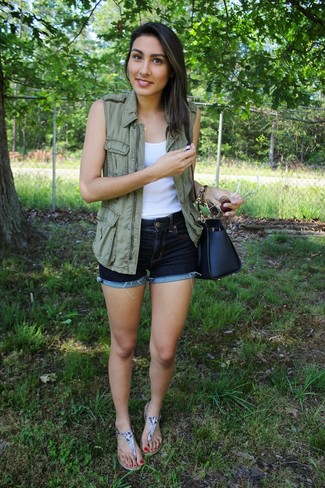 Navy Denim Shorts Outfits For Women: 