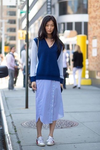 Blue V-neck Sweater Outfits For Women: 