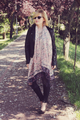 Pink Floral Scarf Outfits For Women: 