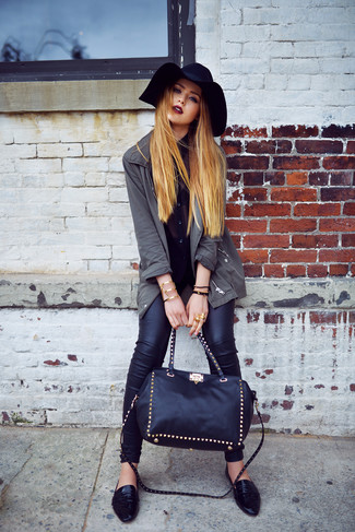 Black and Gold Studded Leather Tote Bag Outfits: 