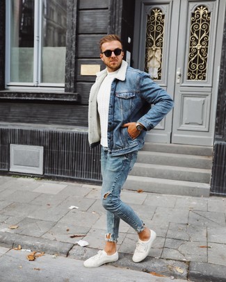 White Low Top Sneakers Relaxed Outfits For Men: 