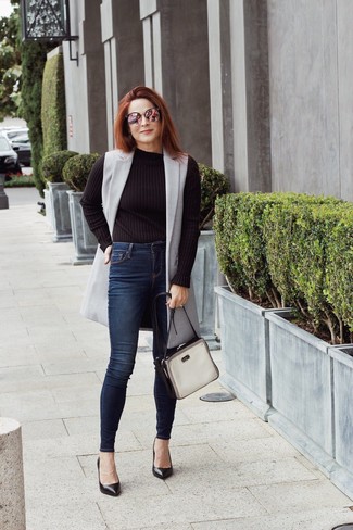 Black Crew-neck Sweater Outfits For Women: 