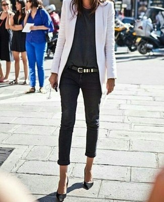 Women's Black Suede Pumps, Black Skinny Jeans, Charcoal Crew-neck T-shirt, White Blazer
