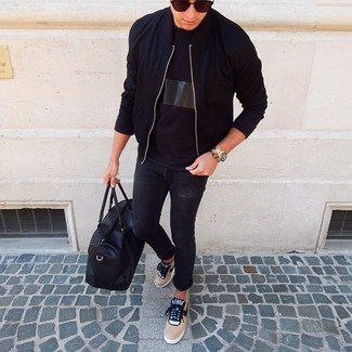 Tan Low Top Sneakers Outfits For Men: 