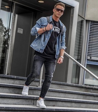 Black and White Print Crew-neck T-shirt with Charcoal Skinny Jeans Outfits For Men: 