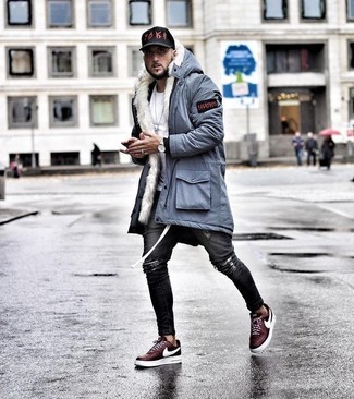 Burgundy Low Top Sneakers Outfits For Men: 