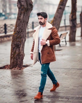 Men's Tobacco Suede Chelsea Boots, Teal Ripped Skinny Jeans, White Crew-neck T-shirt, Brown Shearling Coat