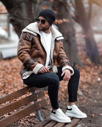 Men's White and Black Leather Low Top Sneakers, Black Skinny Jeans, White Crew-neck T-shirt, Brown Shearling Jacket