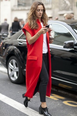 Red Sleeveless Coat Outfits: 