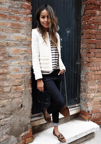 White and Black Crew-neck T-shirt with Skinny Jeans Outfits: 