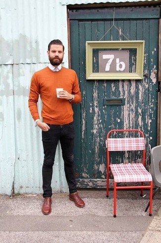 Brown Crew-neck Sweater Outfits For Men: 