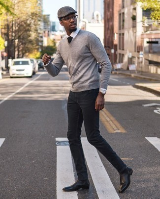 Grey V-neck Sweater with Skinny Jeans Outfits For Men: 