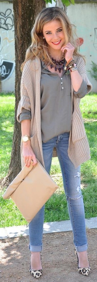 Tan Clutch Outfits: 