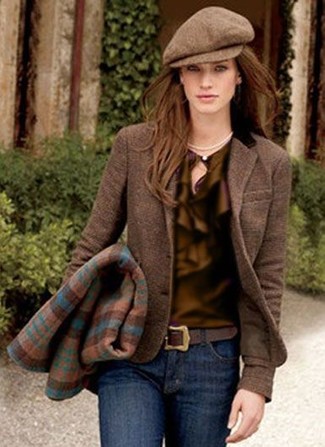 Women's Brown Flat Cap, Navy Skinny Jeans, Brown Ruffle Long Sleeve Blouse, Brown Wool Blazer
