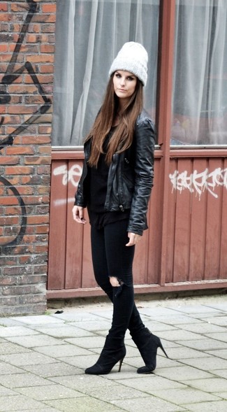 Black Ripped Skinny Jeans with Black Long Sleeve T-shirt Outfits: 