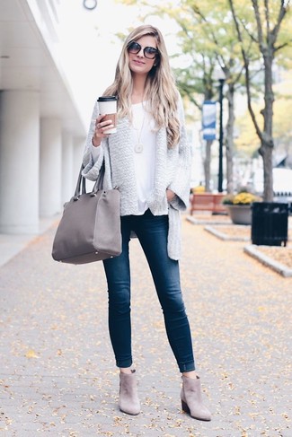 Grey Suede Chelsea Boots Outfits For Women: 