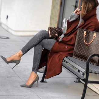 Dark Brown Print Leather Tote Bag Outfits: 