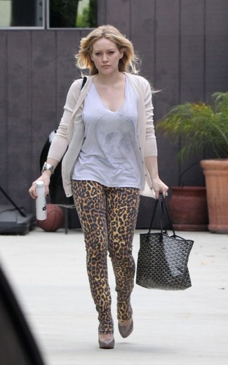 Hilary Duff wearing Brown Leather Pumps, Khaki Leopard Skinny Jeans, Grey Sleeveless Top, Beige Cardigan