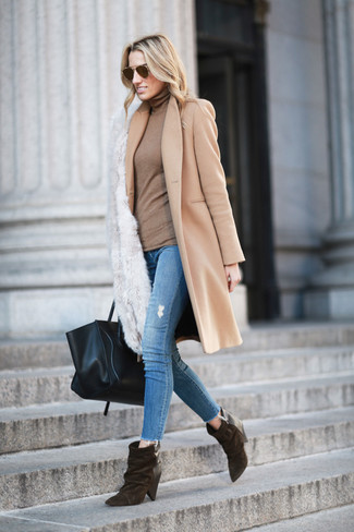 Beige Turtleneck Outfits For Women: 