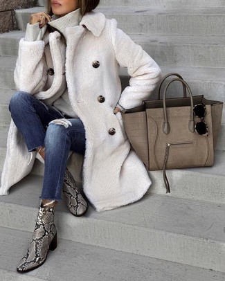 Olive Leather Tote Bag Outfits: 