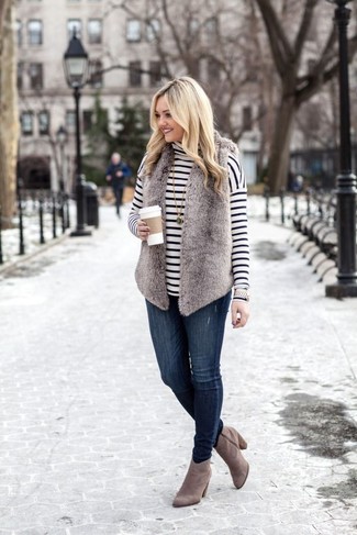 Silver Suede Ankle Boots Outfits: 