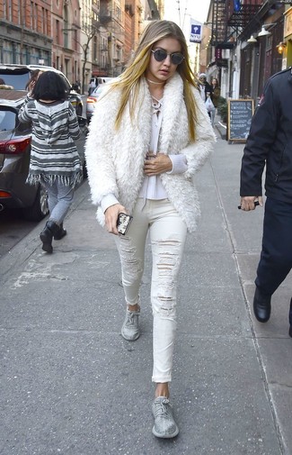 White Fur Jacket Outfits: 