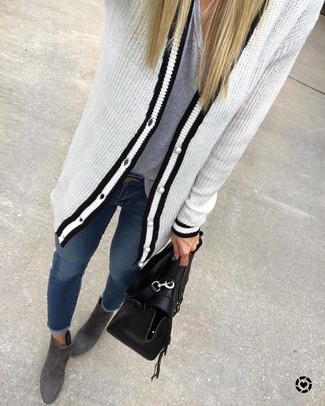 Charcoal Ankle Boots with Skinny Jeans Outfits: 