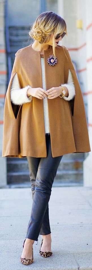 Cape Coat with Skinny Pants Outfits: 