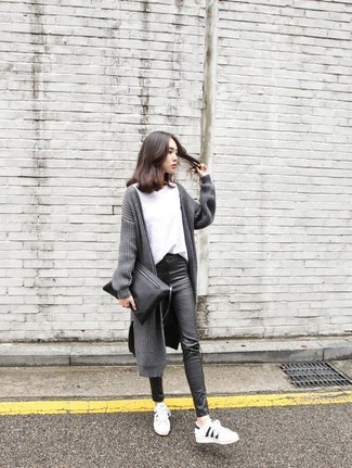 White and Black Low Top Sneakers Outfits For Women: 
