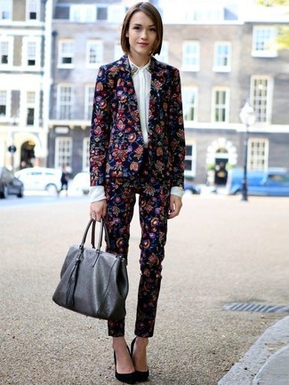 Navy and White Floral Blazer Outfits For Women: 