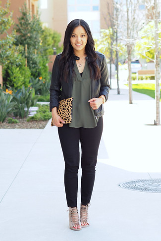 Black Skinny Pants with Bomber Jacket Outfits: 