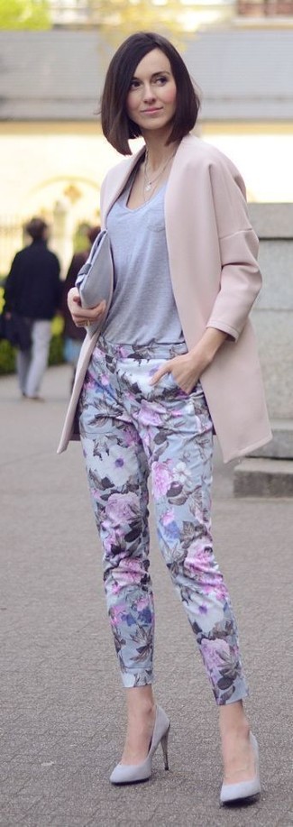 Women's Grey Suede Pumps, Light Violet Floral Skinny Pants, Grey V-neck T-shirt, Beige Coat