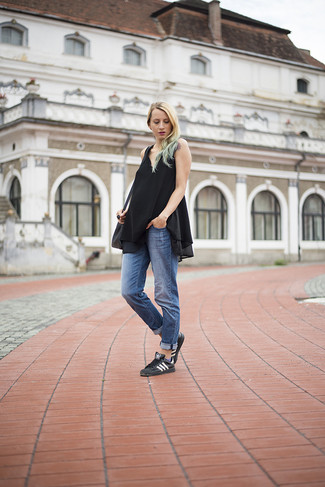 Black and White Low Top Sneakers Outfits For Women: A huge thumbs up to this relaxed casual combo of a black chiffon sleeveless top and blue boyfriend jeans! A pair of black and white low top sneakers is the glue that will bring your outfit together.