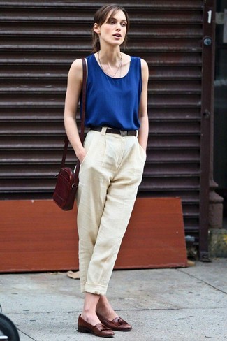 Pair a navy sleeveless top with beige linen dress pants for a practical outfit that's also put together. And if you want to instantly up the ante of this getup with a pair of shoes, why not complete your outfit with dark brown leather tassel loafers?