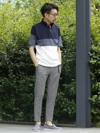 Grey Knit Chinos Outfits: 