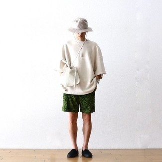 White Canvas Messenger Bag Outfits: 
