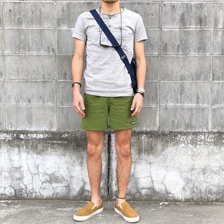 Olive Sports Shorts Outfits For Men: 