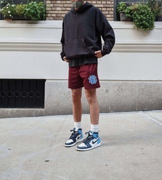 Burgundy Sports Shorts Outfits For Men: 